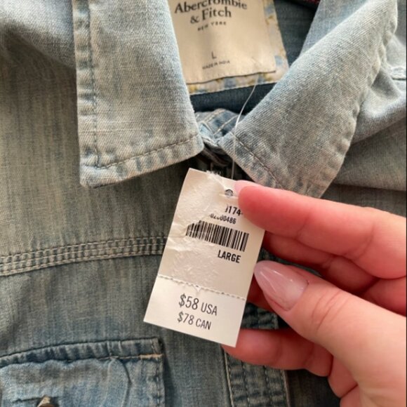 New With Tags NWT Abercrombie and Fitch Denim Button Down Shirt - Large - Picture 4 of 8